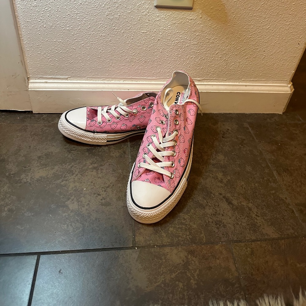 Men’s hello kitty converse